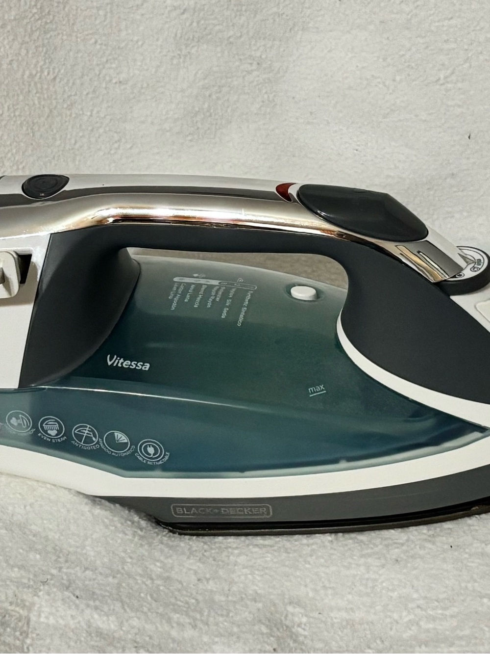 Black & Decker Steam Iron in Teal and White